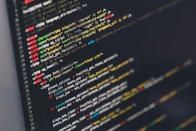 Bildschirm mit Programmiercode darauf
