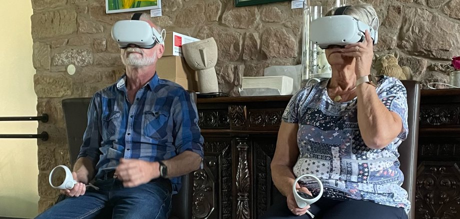Besucher mit VR-Brille